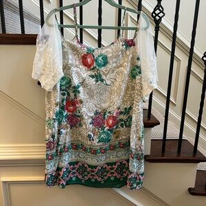 💚 UMGEE Medium Floral Lace Cold Shoulder Top